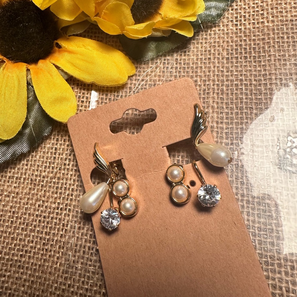 Vintage 3 pack gold tone foe pearl clip ons - GUC